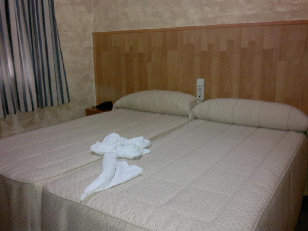 Hostal Mays Numancia de la Sagra Екстериор снимка